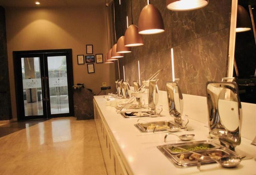 ホテル Ramada By Wyndham Aligarh Gt Road