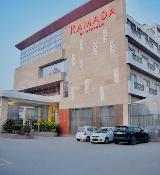ホテル Ramada By Wyndham Aligarh Gt Road