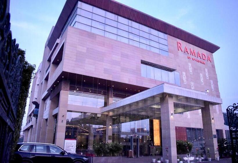 ホテル Ramada By Wyndham Aligarh Gt Road