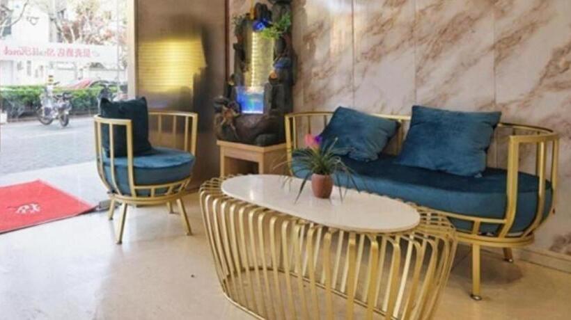 هتل Shell Shanghai Baoshan District  Songbin Road Subway Station