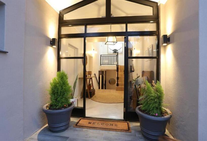 ペンション The Lookout Guest House