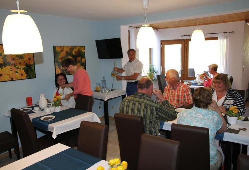 ホテル Ferienweingut Serwaziwein