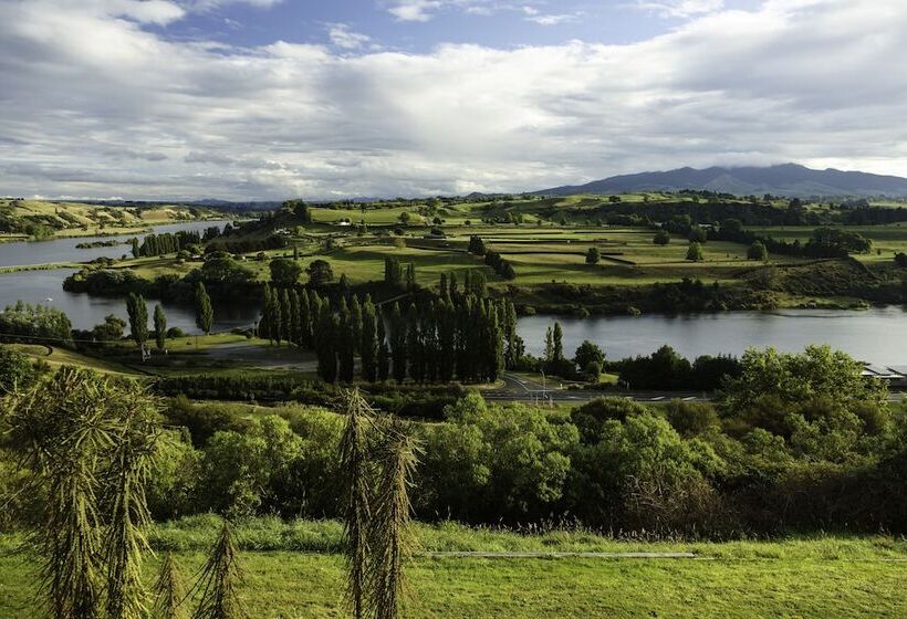 فندق Lake Karapiro Lodge
