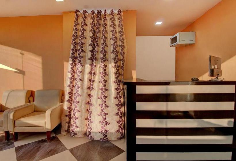 בית מלון כפרי Treebo Trip Shree Sai Guest Inn