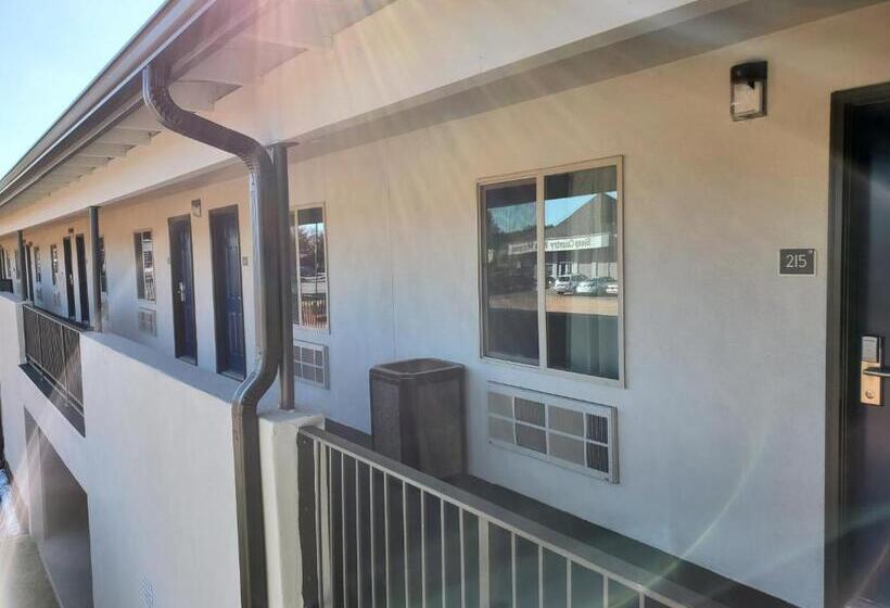 Motel 6show Low, Az