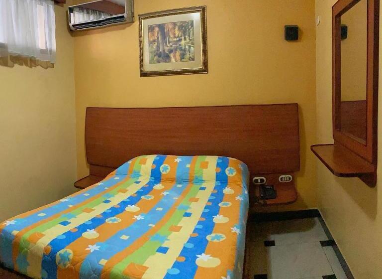 پانسیون Hostal Montesa