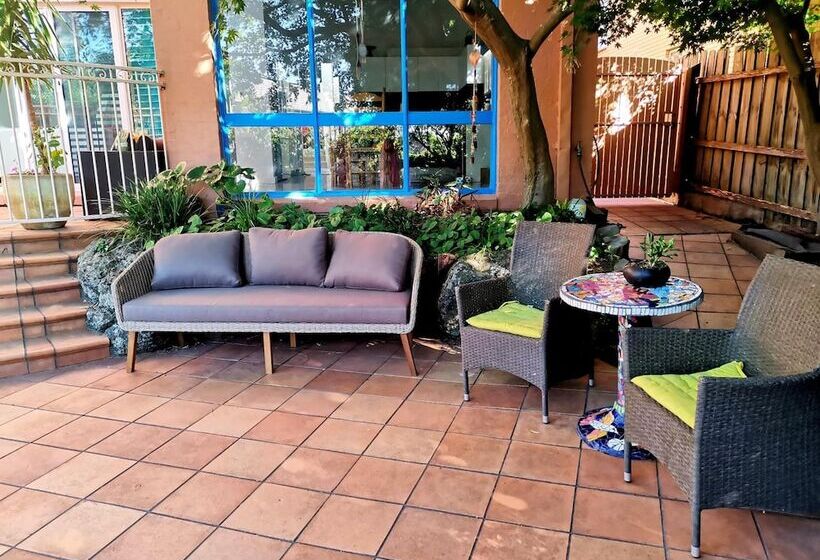 פנסיון Stylish Comfortable Central Artists Home