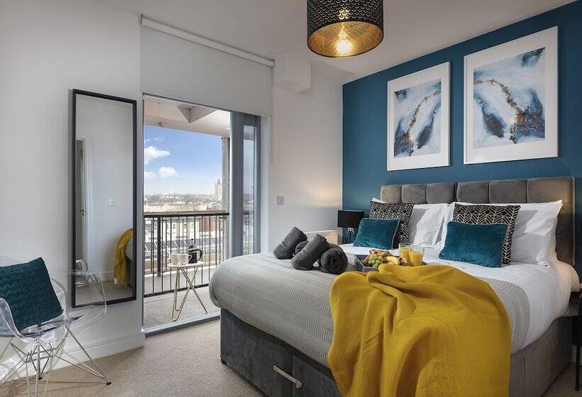 Penthouse Plymouth Apartment  Sea View  Sleeps 7   Private Parking   Habita Property