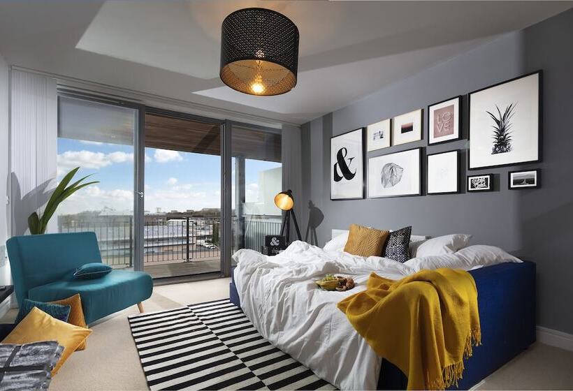 Penthouse Plymouth Apartment  Sea View  Sleeps 7   Private Parking   Habita Property