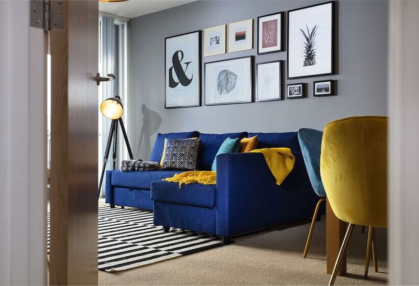 Penthouse Plymouth Apartment  Sea View  Sleeps 7   Private Parking   Habita Property