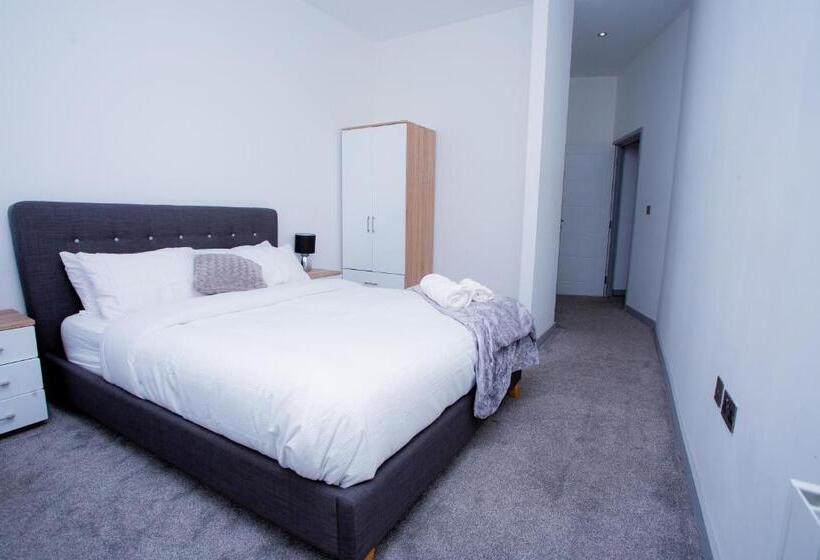 Spacious Urban City Apartment
