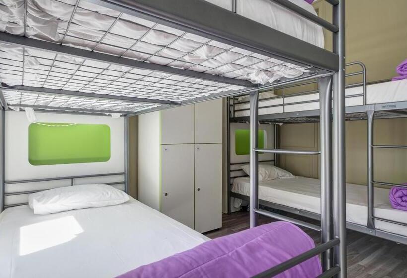 Hostel Seven Hills