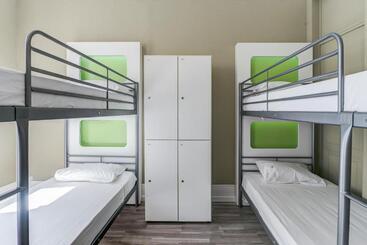 Hostel Seven Hills