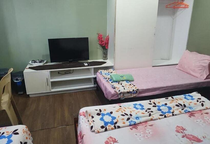 هتل Aa Travellers Pad