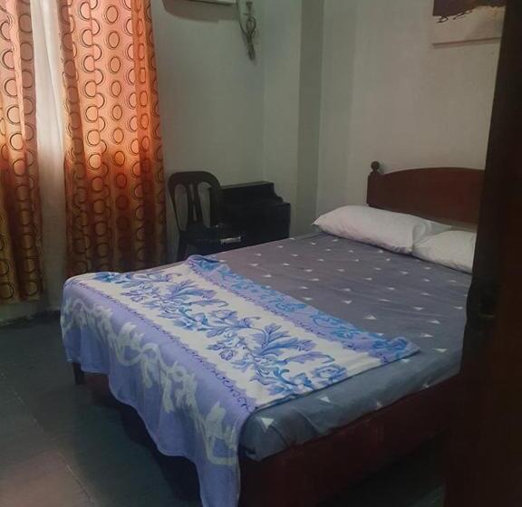 هتل Aa Travellers Pad