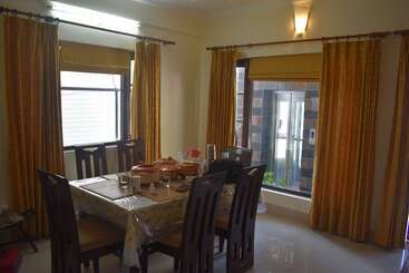 هتل Divy Himalayan Retreat
