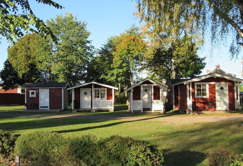 هتل Korskullens Camping Stugor & Cafe