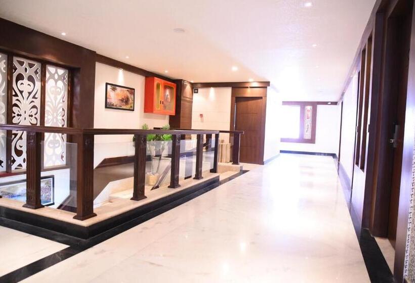 هتل Lavanya Inn