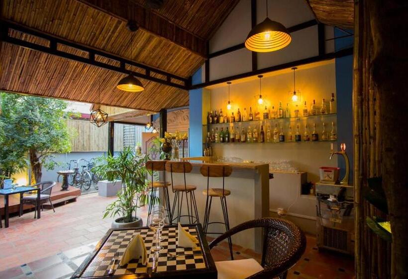 هتل River Retreat Boutique