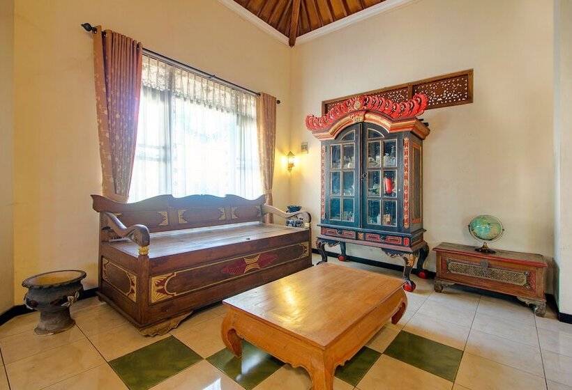 پانسیون Griya Joglo Homestay By Oyo Rooms