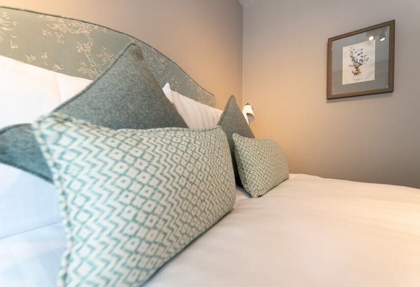 The Horse And Farrier Inn And The Salutation Inn Threlkeld Keswick