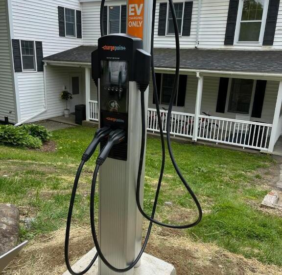 فندق East Wind Inn & Suites