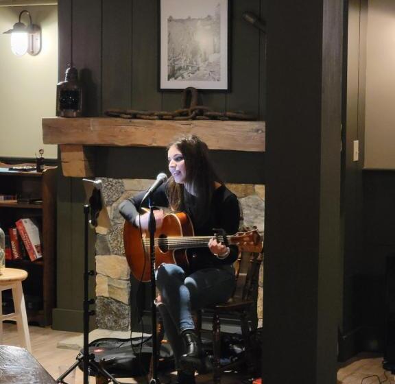 فندق East Wind Inn & Suites