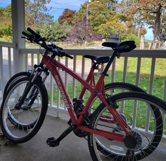 فندق East Wind Inn & Suites