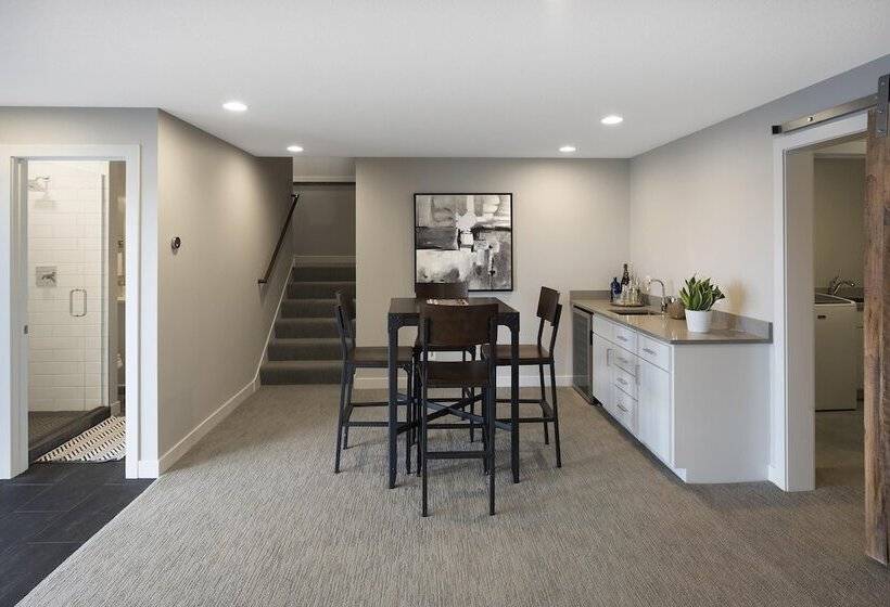 Lakefront Luxury
