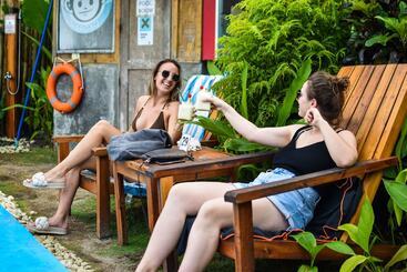 Mad Monkey Hostel Siargao