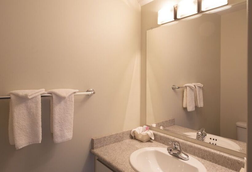 فندق صغير Dunvegan Inn And Suites