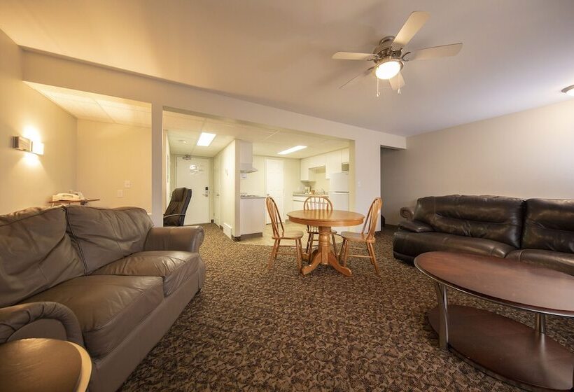 فندق صغير Dunvegan Inn And Suites