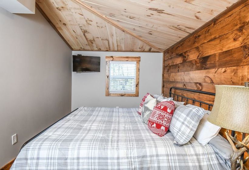 Kare Bear Cabin