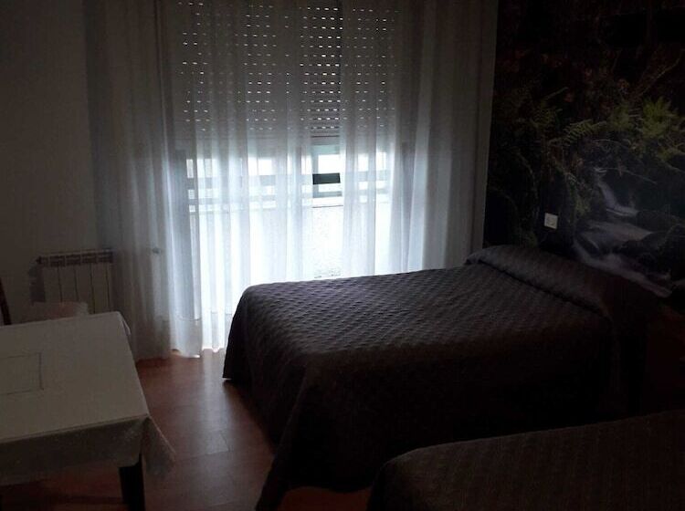 Пансион Hostal Y Albergue Carpinteiras