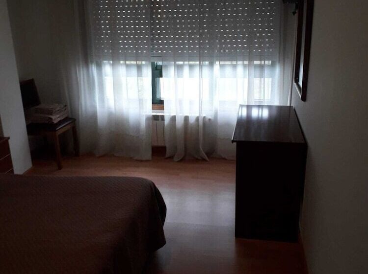 Пансион Hostal Y Albergue Carpinteiras