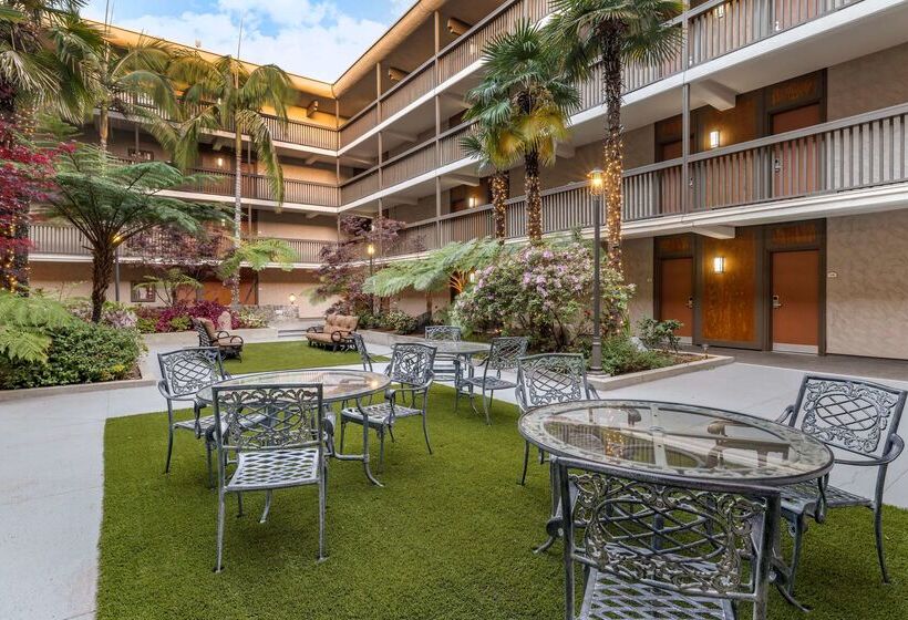 هتل Best Western Plus Thousand Oaks Inn