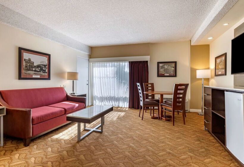 هتل Best Western Plus Thousand Oaks Inn