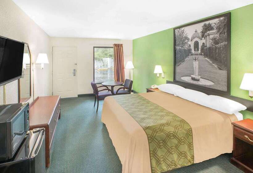 هتل Super 8 By Wyndham Mobile