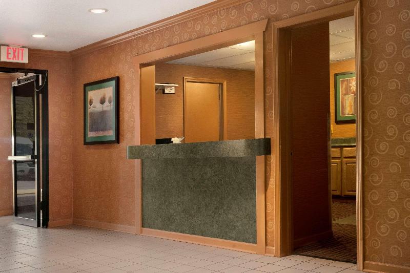 هتل Super 8 By Wyndham Peoria East