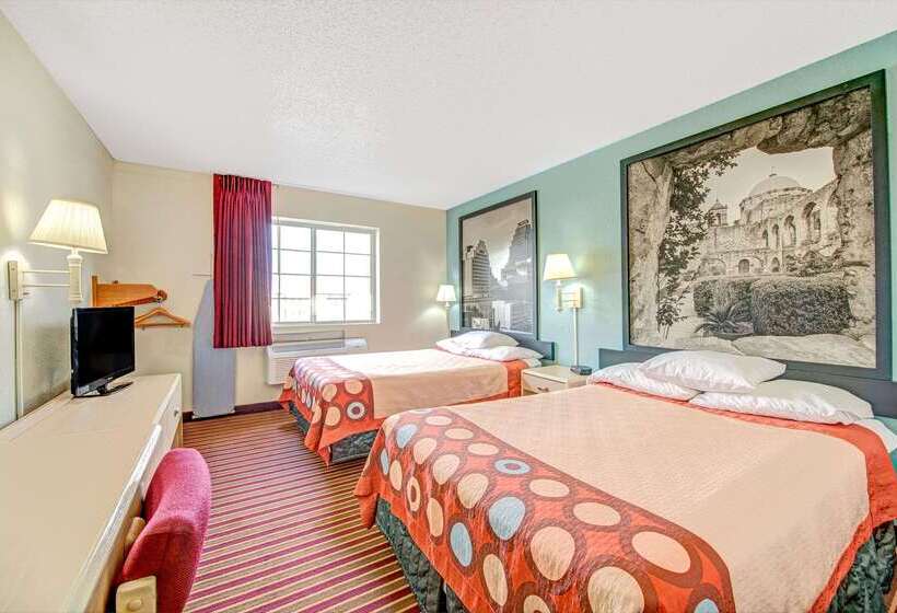 هتل Super 8 By Wyndham San Antonio/fiesta