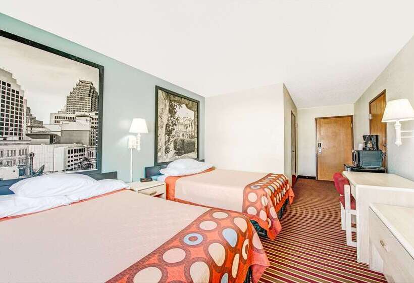 هتل Super 8 By Wyndham San Antonio/fiesta