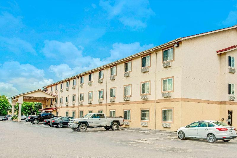 هتل Super 8 By Wyndham San Antonio/fiesta