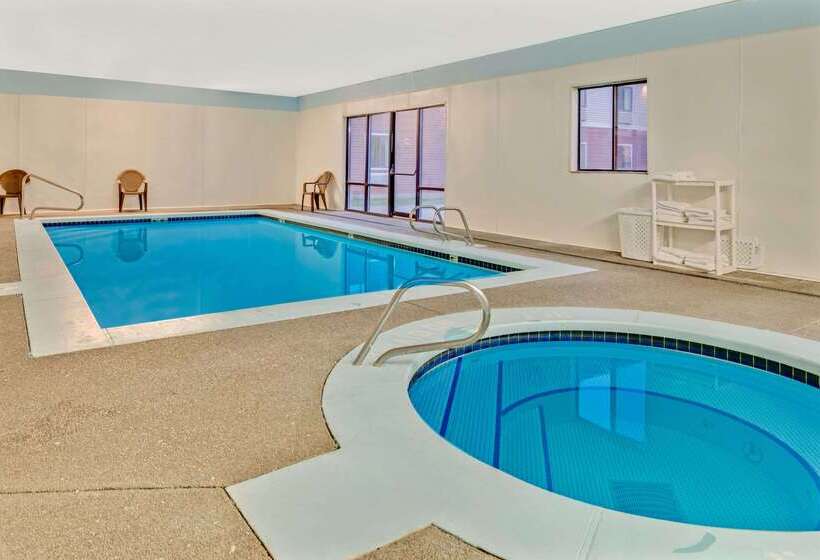 هتل Super 8 By Wyndham Spokane/west
