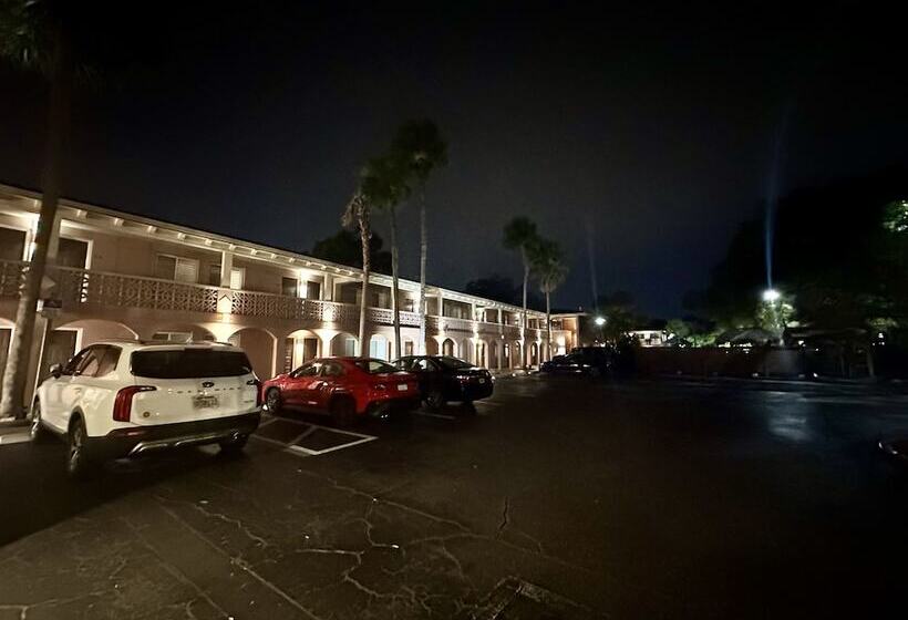 Tahitian Inn Boutique Hotel Tampa