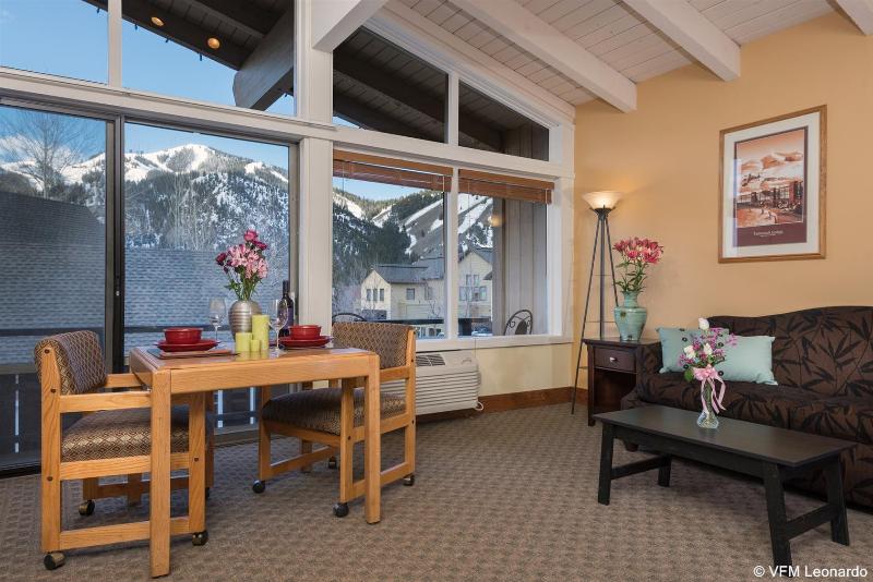 هتل Tamarack Lodge
