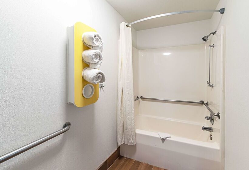 Motel 6lebanon, In