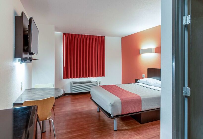 Motel 6lebanon, In