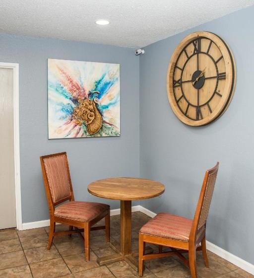 מוטל Americas Best Value Inn & Suites Detroit Lakes