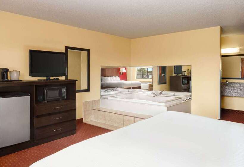モーテル Baymont By Wyndham Cedar Rapids