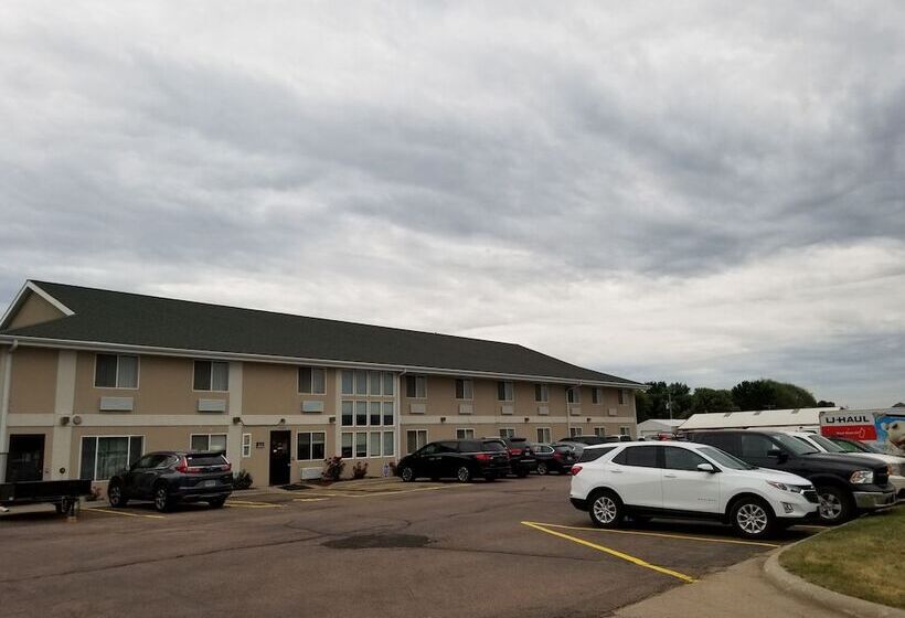 Мотель Bilmar Inn & Suites Dell Rapids
